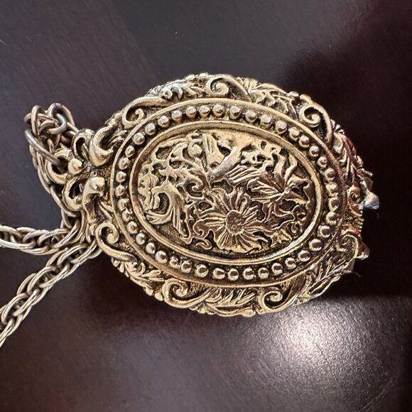 Perfume Sachet Cameo Pendant with some Perfume - Picture 8 of 12